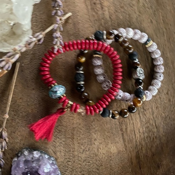3 beaded stretch bracelets - Picture 4 of 4